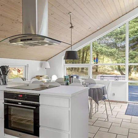 Emila - 2-2km From The Sea By Interhome